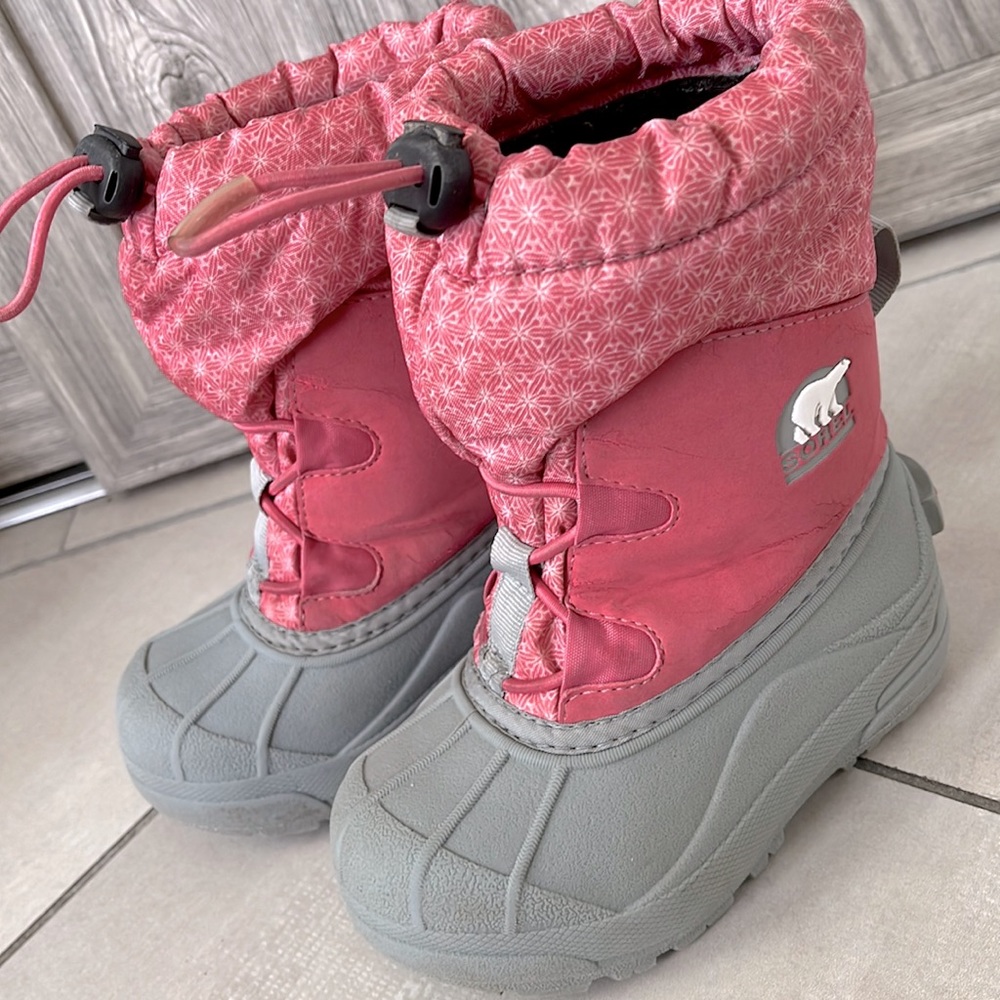 Kids Sorels used for one season! Size 9 toddler